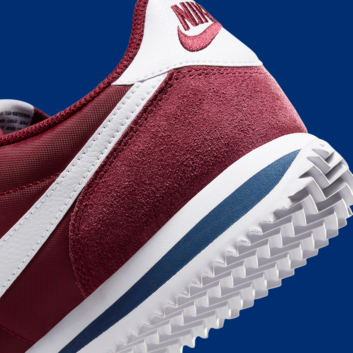 Nike Cortez: Sự Hòa Quyện Hoàn Hảo của Màu Đỏ Đội và Màu Xanh Obsidian! - 8