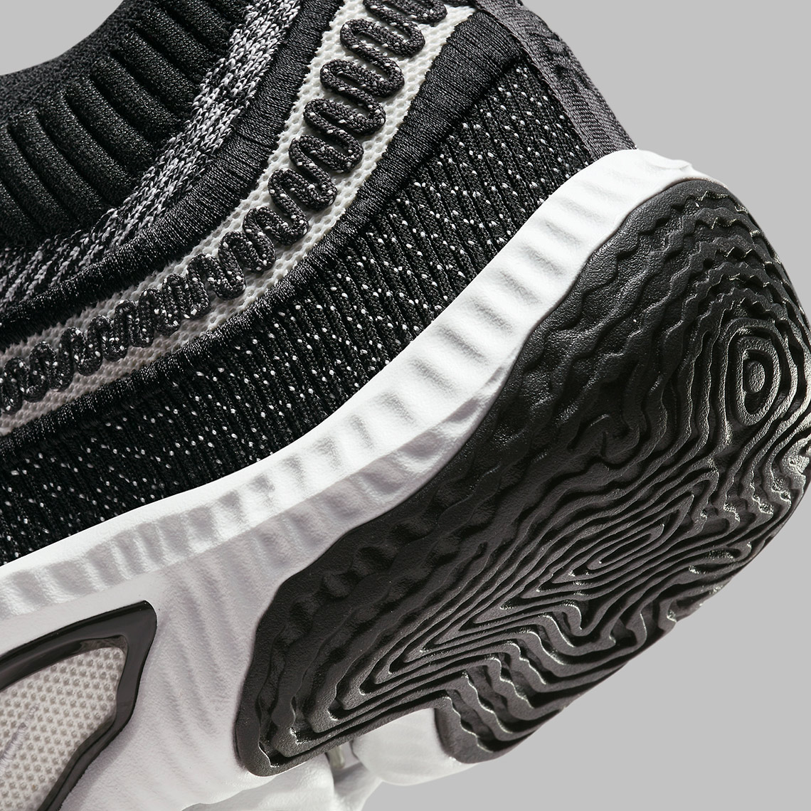 Nike Cosmic Unity 3 Anthracite/White: Sự Kết Hợp Tinh Tế Trên Sân Cỏ - 8