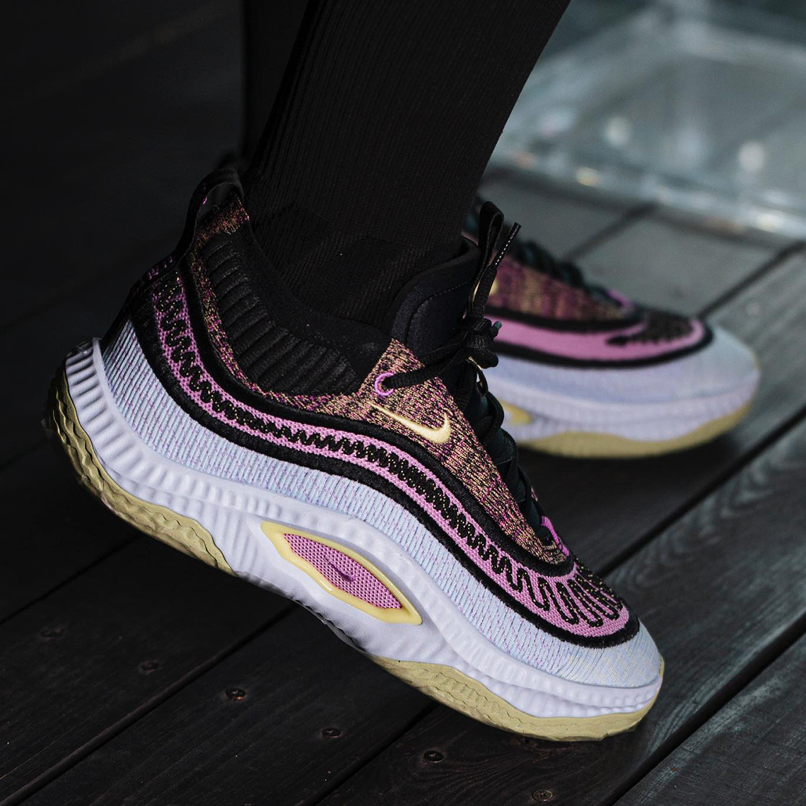 Nike Cosmic Unity 3: Mẫu Giày Bóng Rổ Tiếp Tục Gây Sốt Với Màu Sắc Độc Đáo - 3