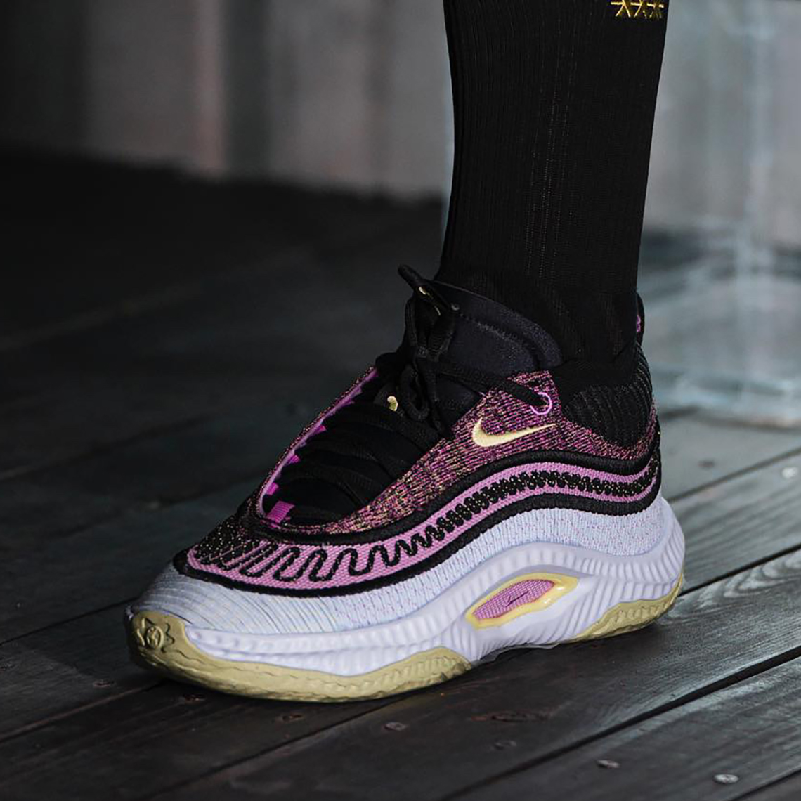 Nike Cosmic Unity 3: Mẫu Giày Bóng Rổ Tiếp Tục Gây Sốt Với Màu Sắc Độc Đáo - 7