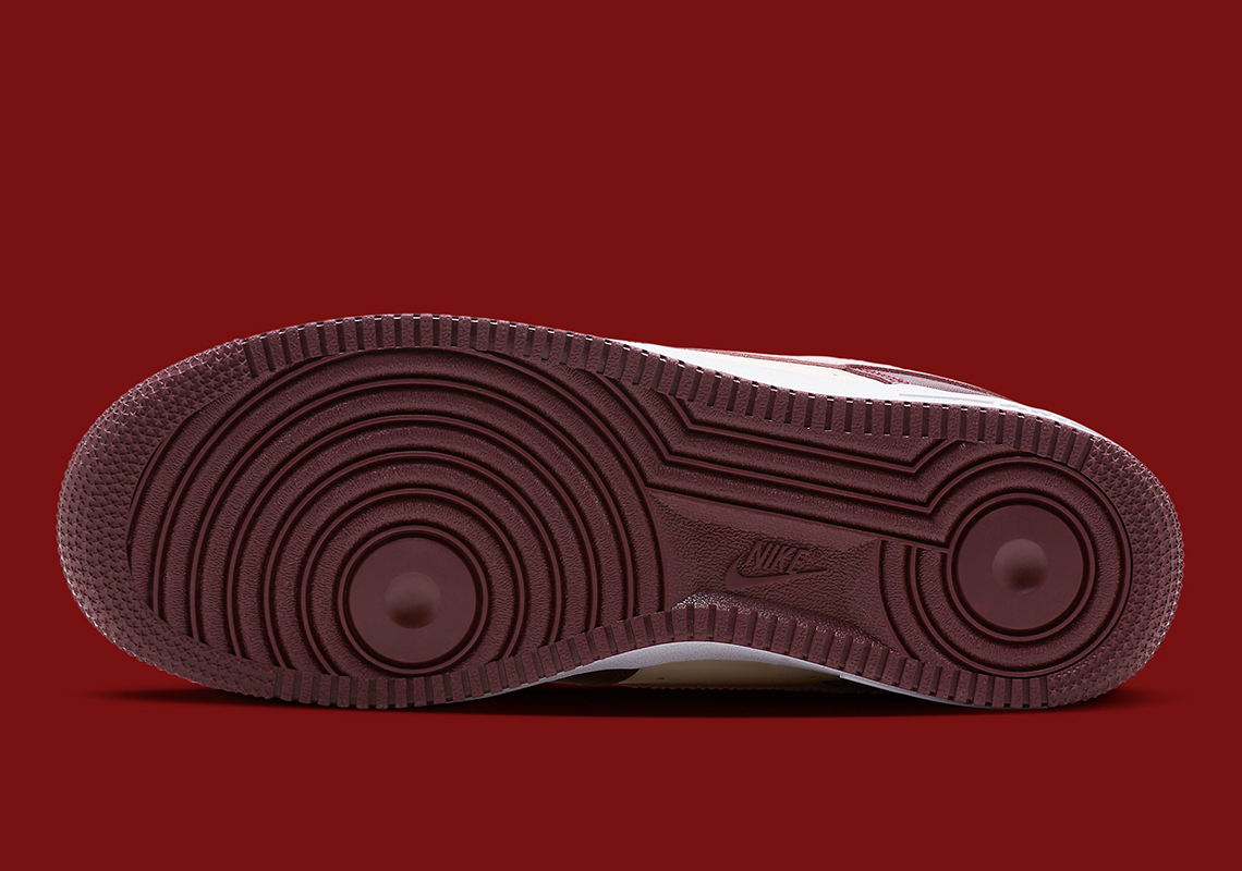 Nike đã chọn cho Nike Air Force 1 Valentine đơn giản hơn thay cho những quả anh đào hình trái tim - 7