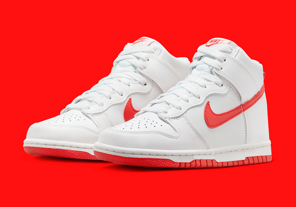 "Nike Dunk High 'White/Track Red': Phiên bản hấp dẫn độc quyền cho học sinh"