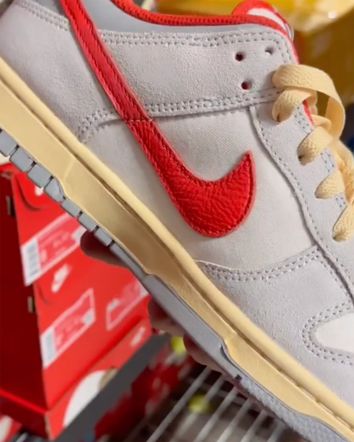 Nike Dunk Low Athletic Department đi kèm với đế giữa và dây buộc cũ - 7