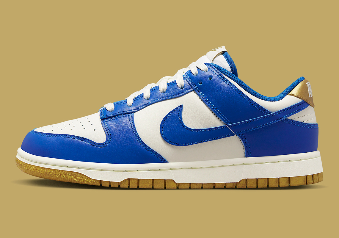 Nike Dunk Low Blue Gold này phù hợp với logo cổ điển của Kansas City Royals - 3