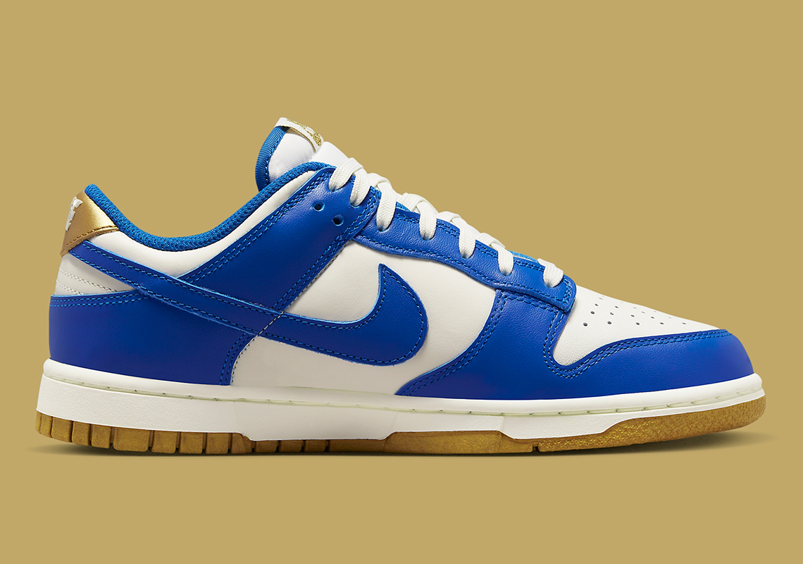 Nike Dunk Low Blue Gold này phù hợp với logo cổ điển của Kansas City Royals - 4