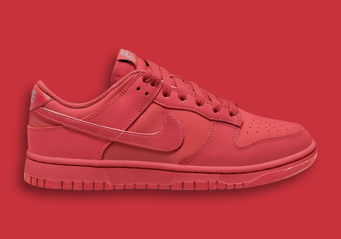 All red store nike dunks