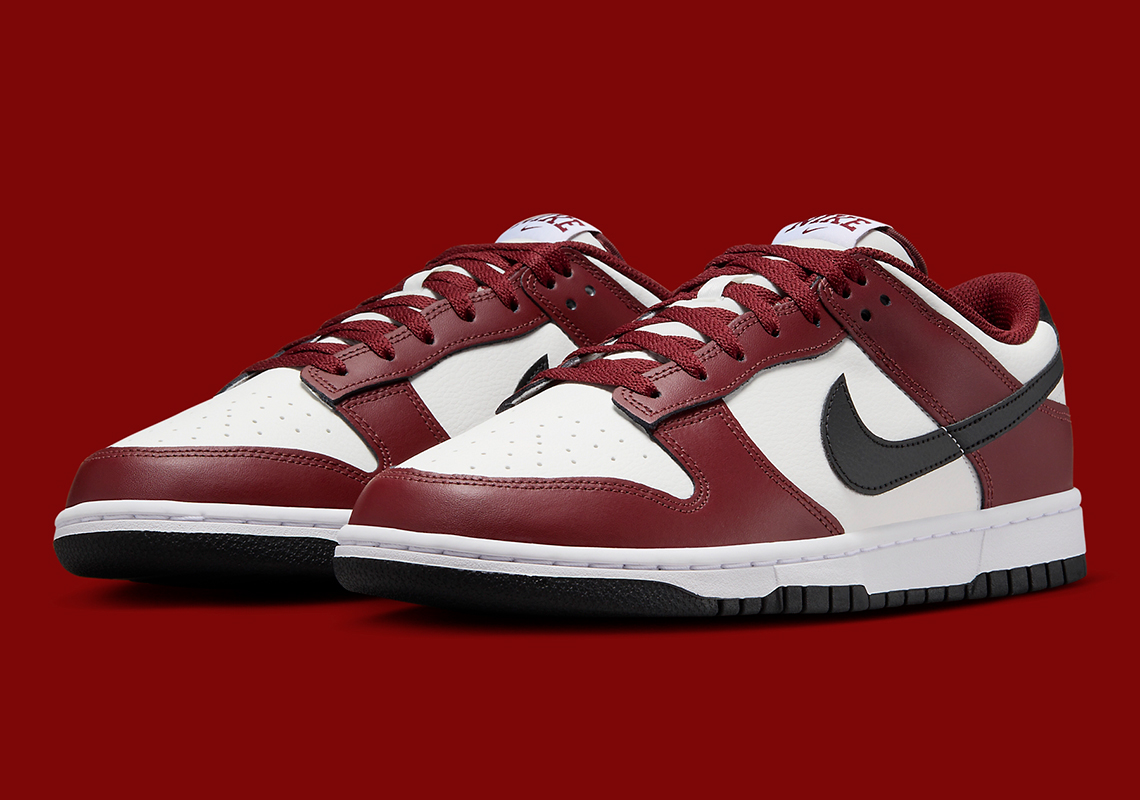 Nike Dunk Low 'Dark Team Red': Sự Kết Hợp Màu Sắc Táo Bạo - 1