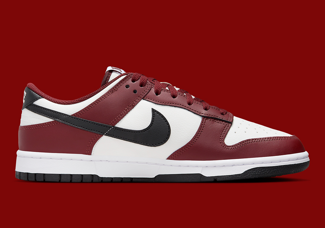 Nike Dunk Low 'Dark Team Red': Sự Kết Hợp Màu Sắc Táo Bạo - 3