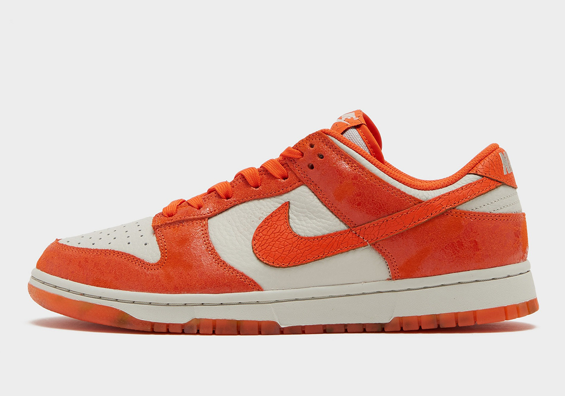 Nike Dunk Low được làm mới với da vân nứt nhớ về Syracuse. - 1