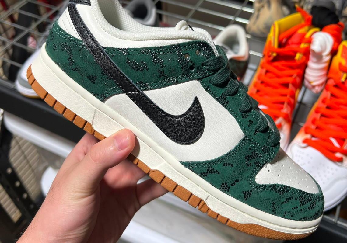 Nike Dunk Low 'Green Snake': Sự kết hợp độc đáo của màu xanh trong thiết kế mới! - 1