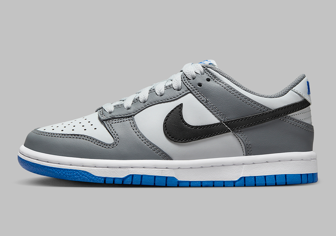 Nike Dunk Low 'Grey/Royal Blue': Sự kết hợp mới đầy thú vị - 2