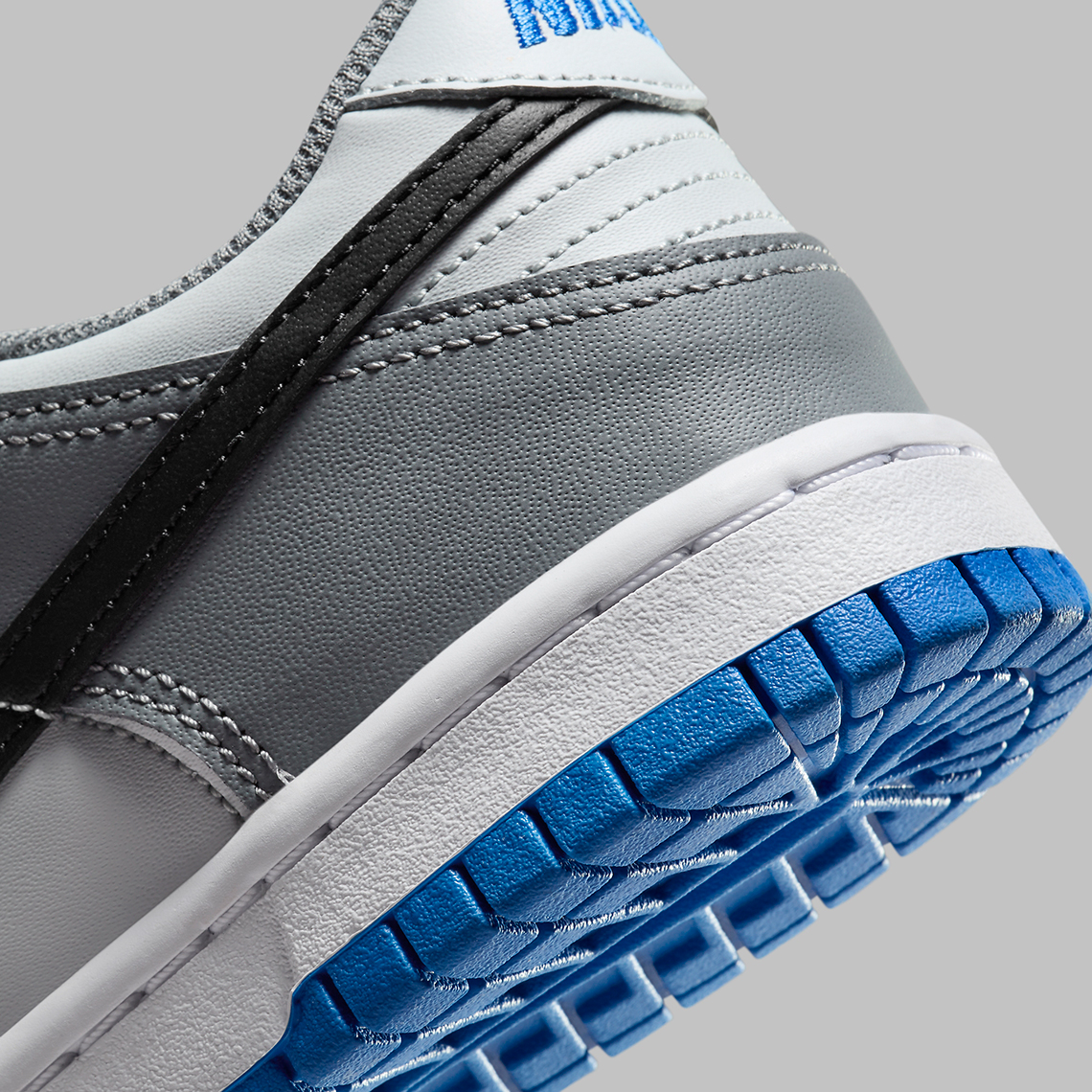 Nike Dunk Low 'Grey/Royal Blue': Sự kết hợp mới đầy thú vị - 8
