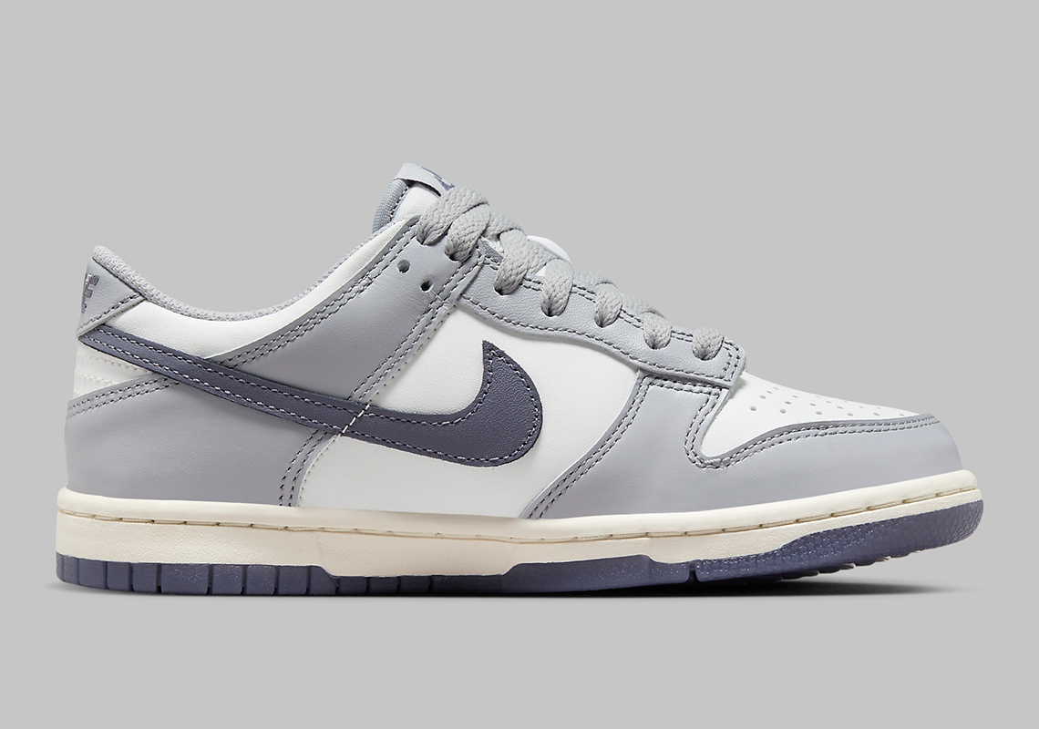 Nike Dunk Low 'Grey/Sail': Thiết Kế Mới Tỏa Sáng - 3