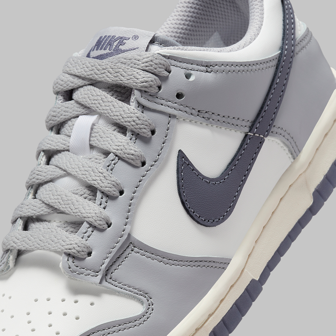 Nike Dunk Low 'Grey/Sail': Thiết Kế Mới Tỏa Sáng - 7