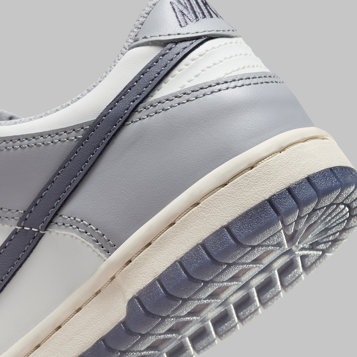 Nike Dunk Low 'Grey/Sail': Thiết Kế Mới Tỏa Sáng - 8