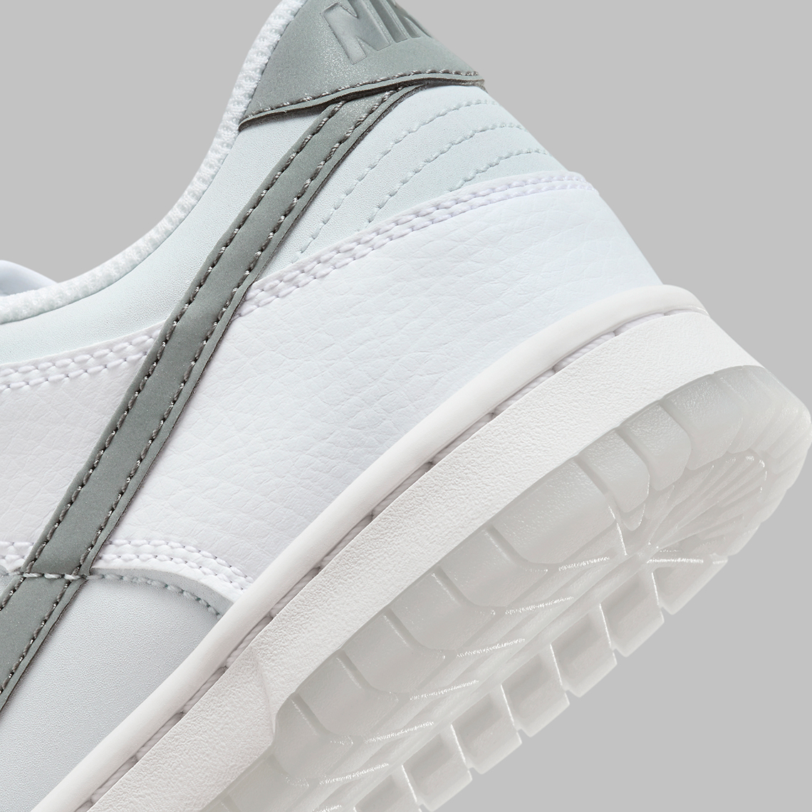 Nike Dunk Low Greyscale: Phiên bản mới dành riêng cho trẻ em với gam màu tinh tế và thanh lịch! - 8