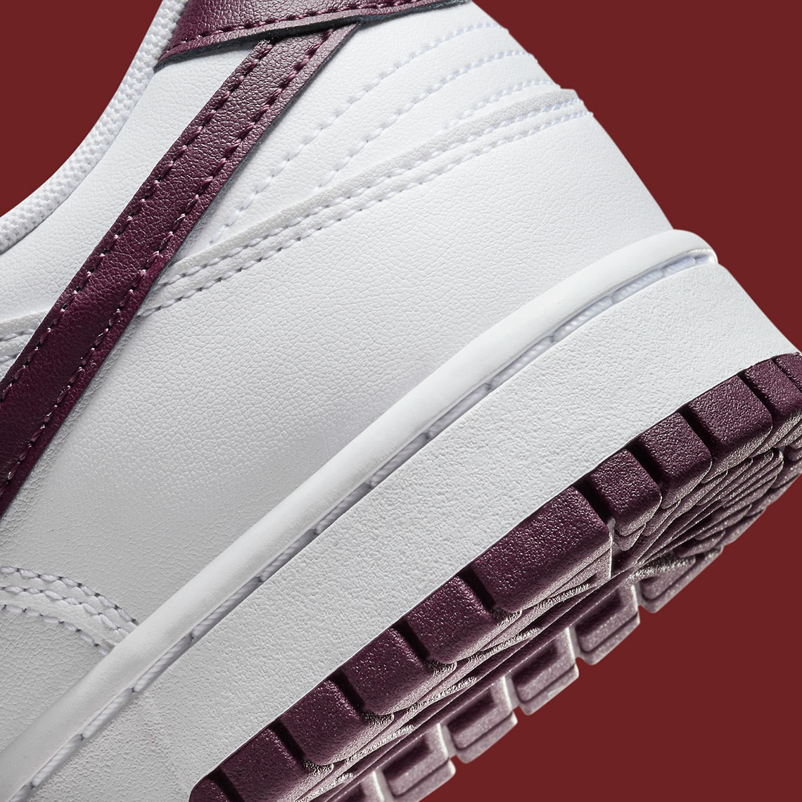 Nike Dunk Low mang hơi hướng 'Night Maroon' - 8