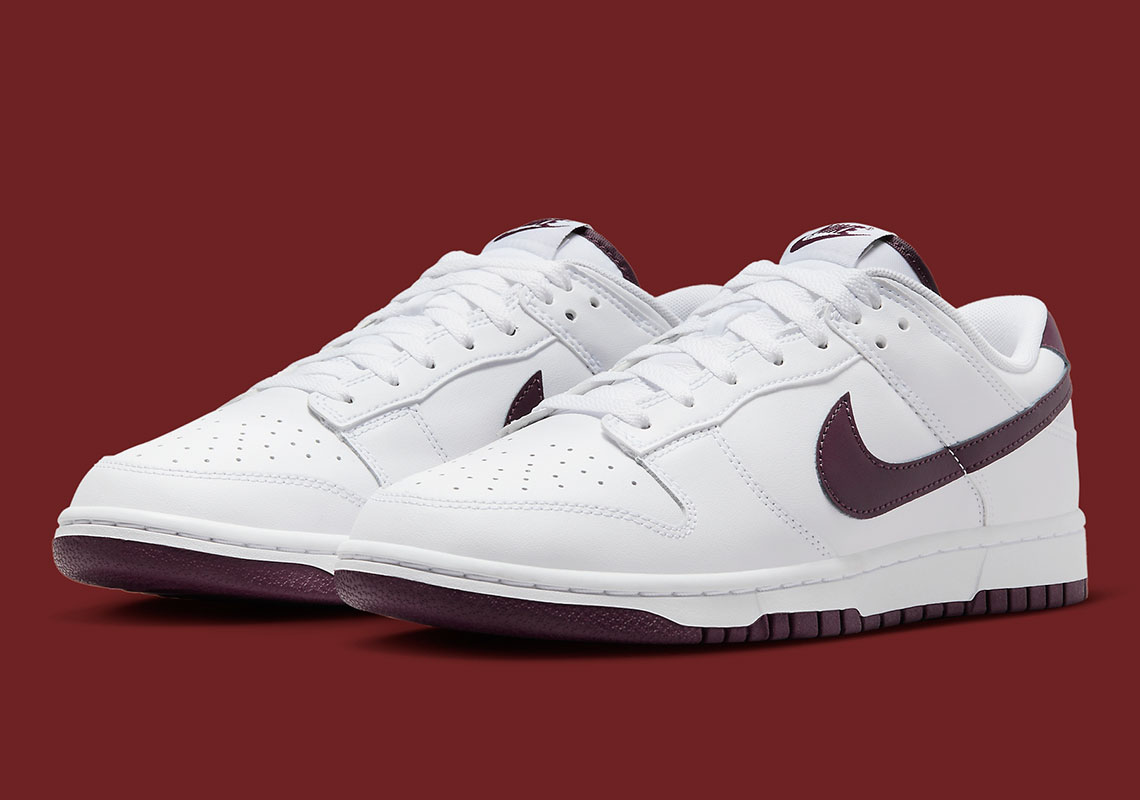 Nike Dunk Low mang hơi hướng 'Night Maroon'