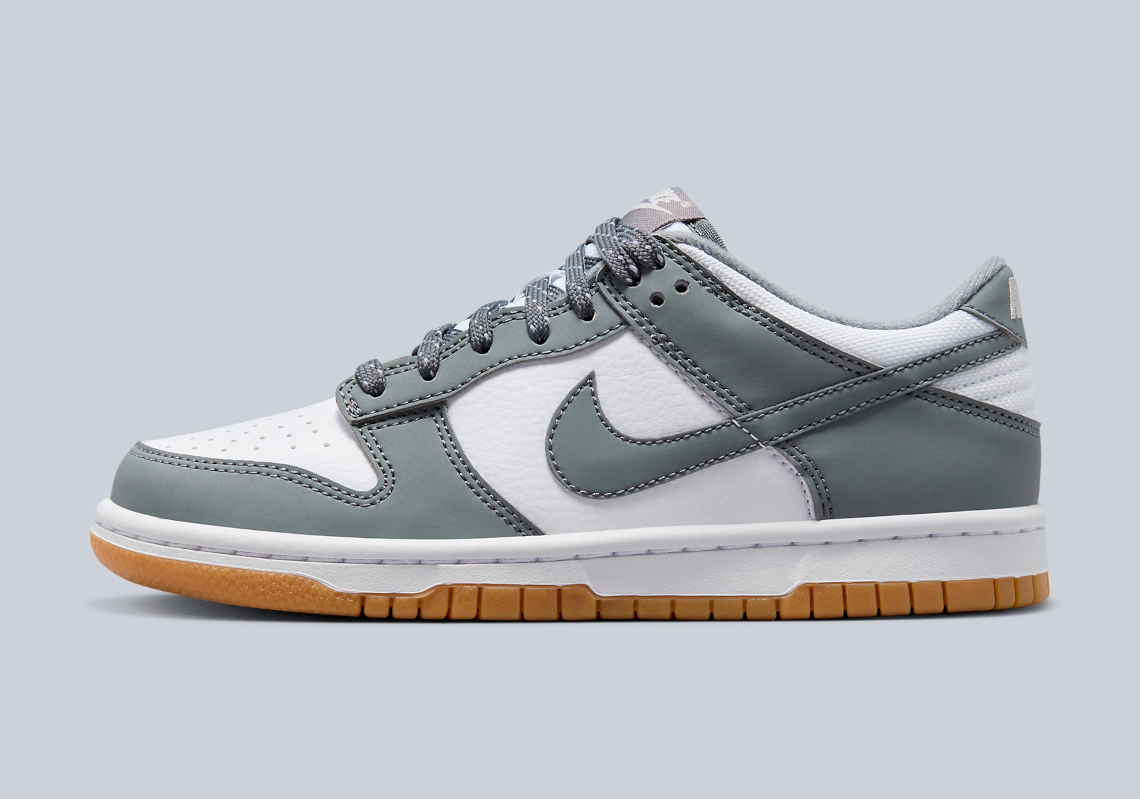 Nike Dunk Low: Phiên bản màu xám trắng mới - Chi tiết phản chiếu đầy bất ngờ! - 3