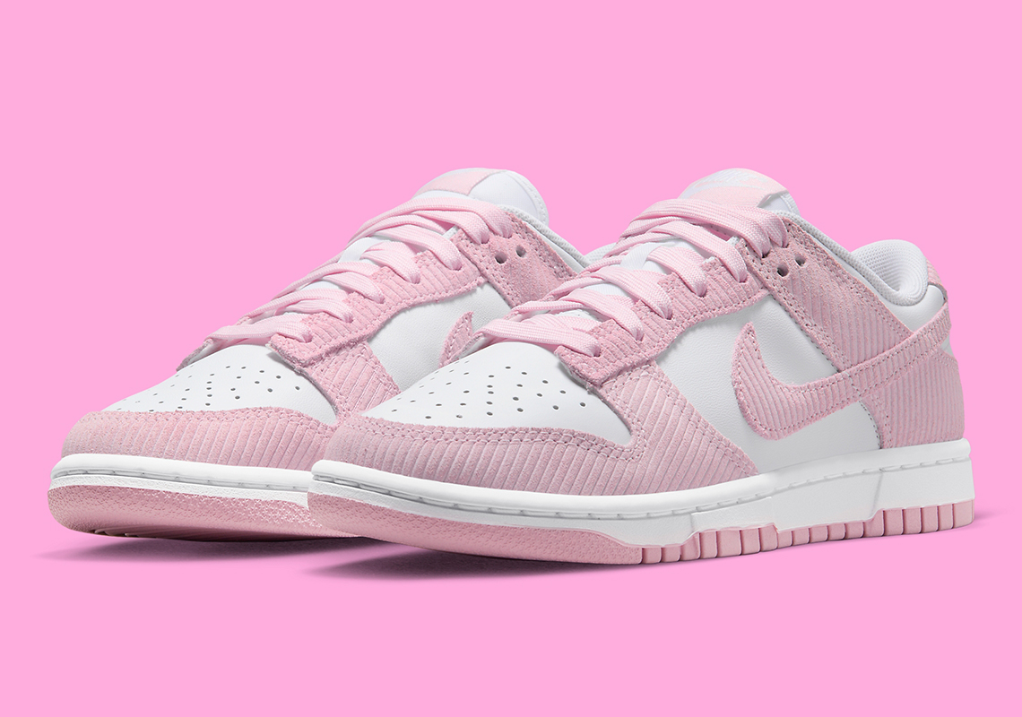 Nike Dunk Low Pink Corduroy: Họa tiết màu hồng tươi trên nền da trắng - 1