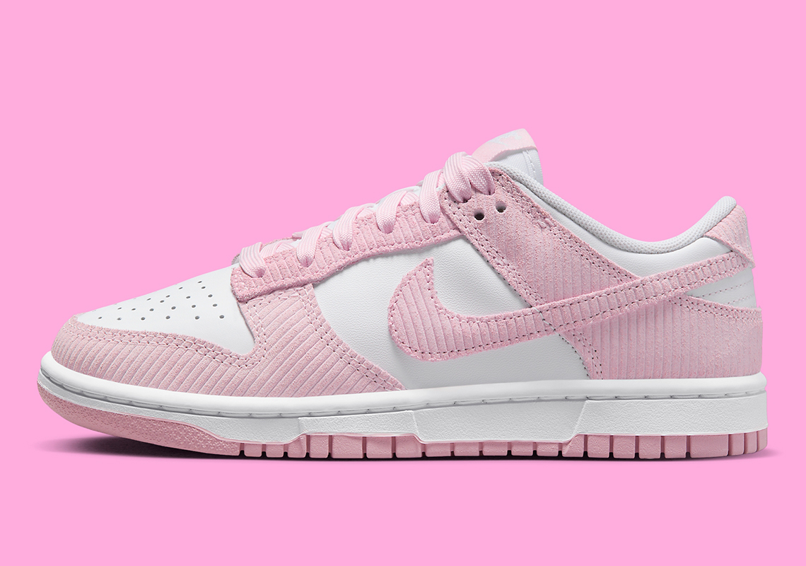 Nike Dunk Low Pink Corduroy: Họa tiết màu hồng tươi trên nền da trắng - 2