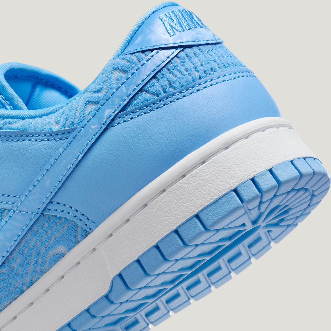 Nike Dunk Low ra mắt mẫu in địa hình với màu xanh đại học - 8