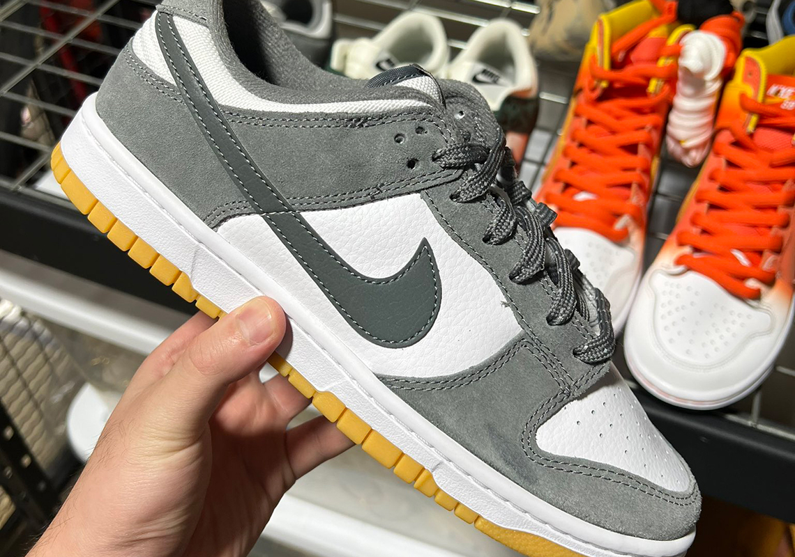 Nike Dunk Low: Sự kết hợp tinh tế của màu xám và đế gum! - 1