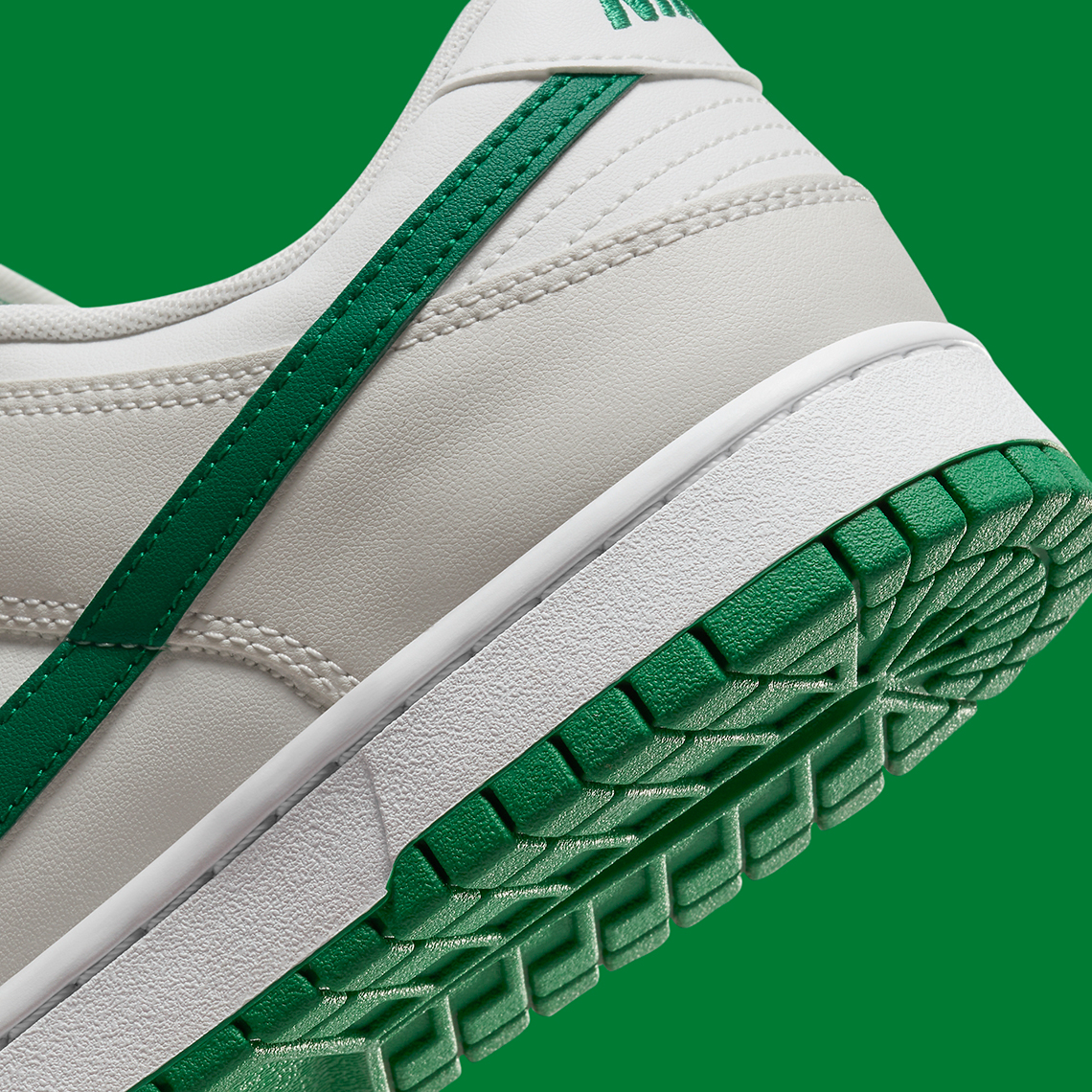 Nike Dunk Low Summit White/Malachite: Màu Xanh Độc Đáo Cho Xu Hướng Mùa Xuân 2024 - 8
