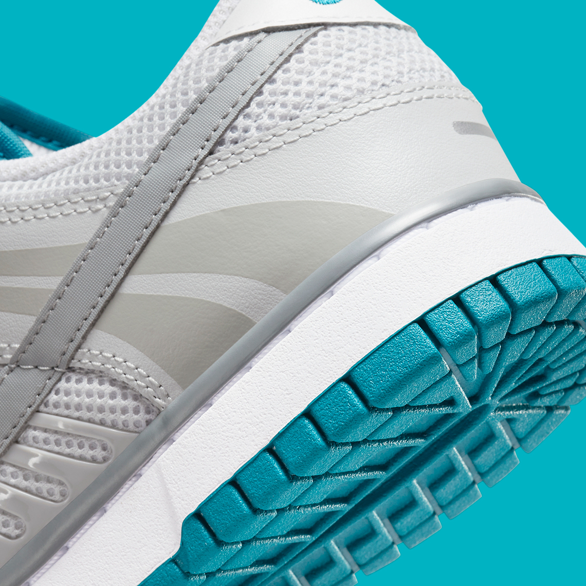 Nike Dunk Low Timeless lấy cảm hứng trực tiếp từ Zoom Vomero 5 - 9