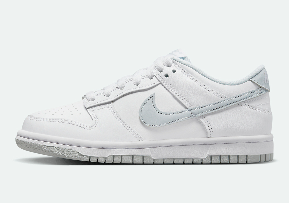 Nike Dunk Low trắng xám nhạt cho trẻ em: phong cách đơn giản và trang nhã