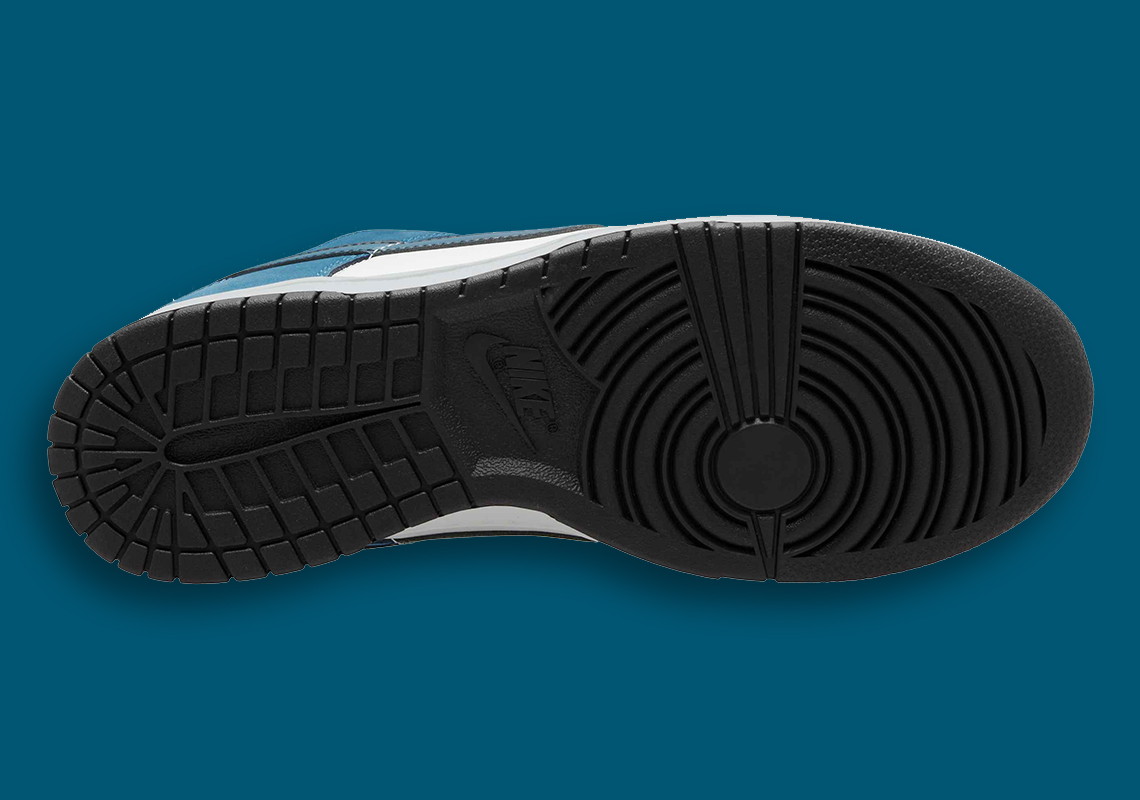 Nike Dunk Low với điểm nhấn của Logo Burnished Teal Swoosh - 4