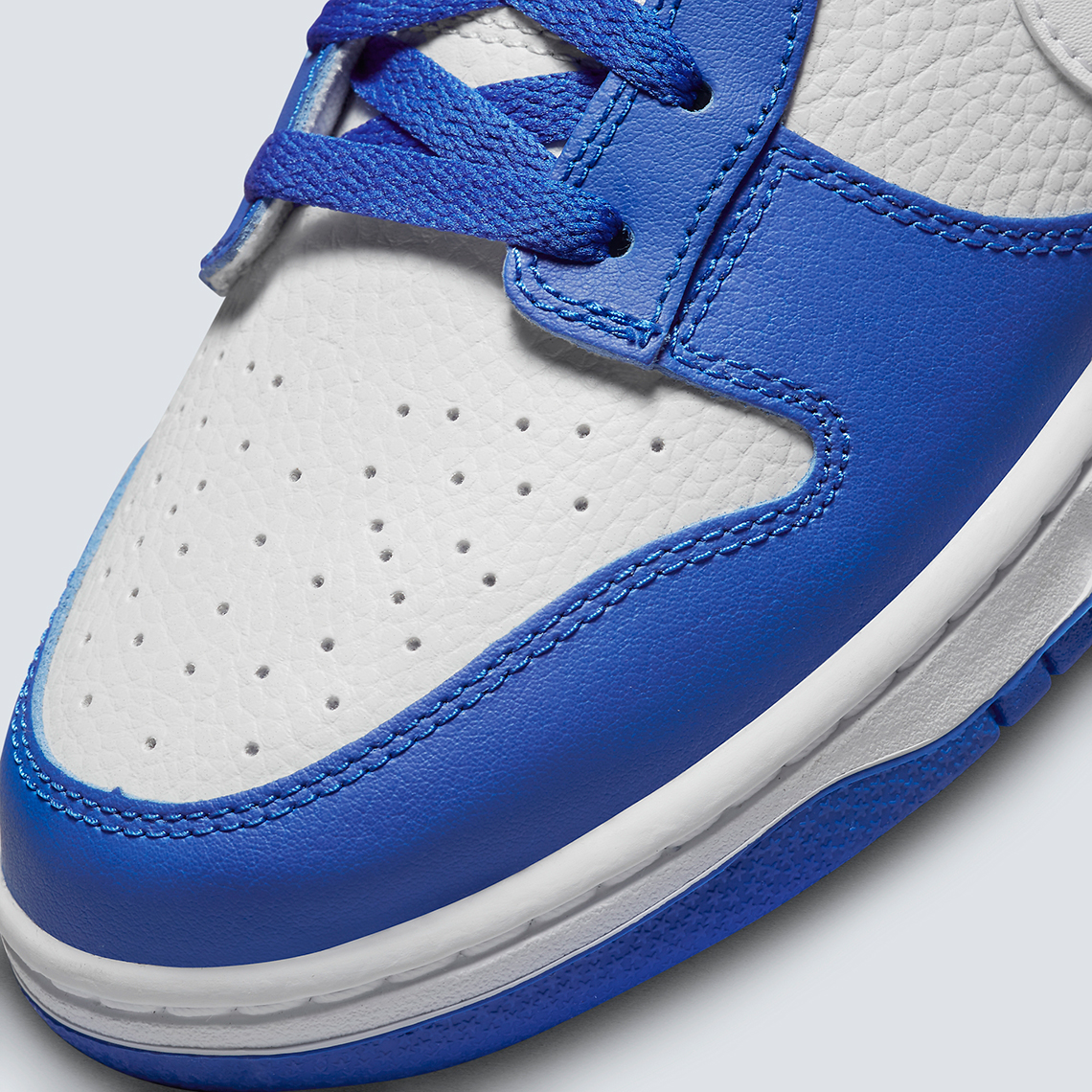 Nike Dunk Low với phối màu Kentucky - 7