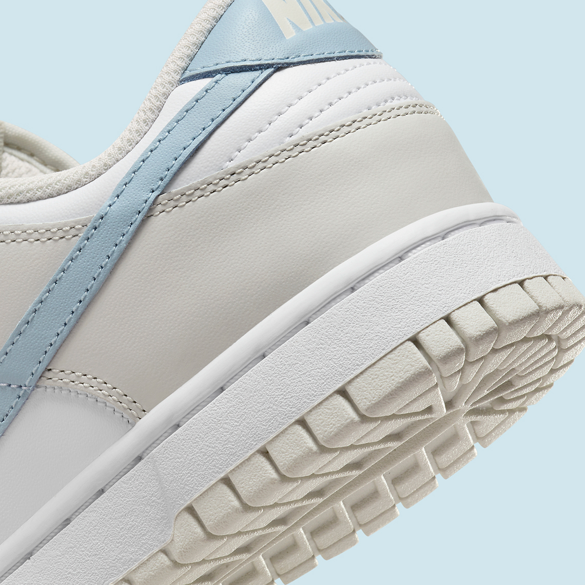 Nike Dunk Low Xuân 2024: Sự Xuất Hiện của Mini Swoosh Nổi Bật! - 8