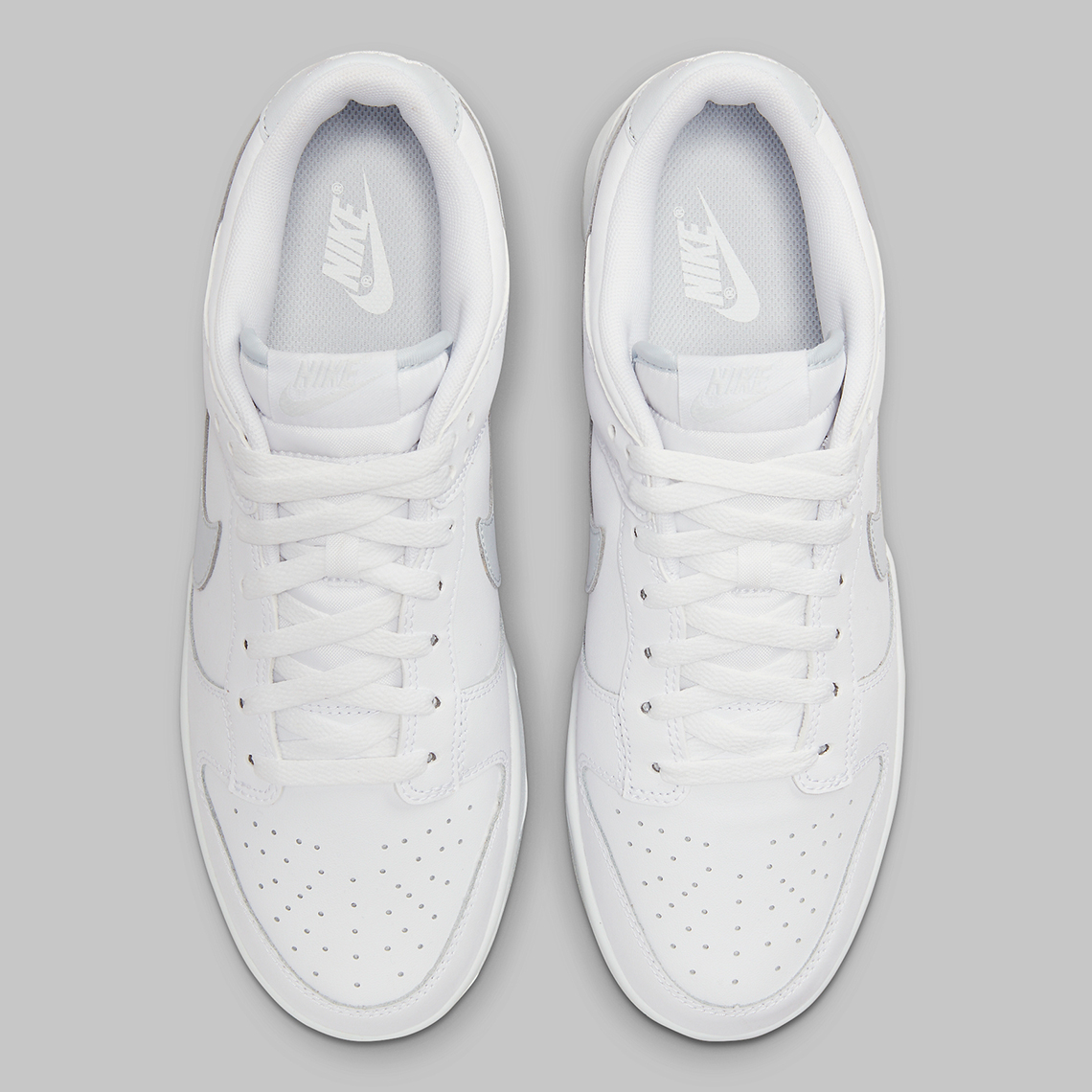 Nike Dunk Low xuất hiện với màu hỗn hợp bạch kim và trắng - 4