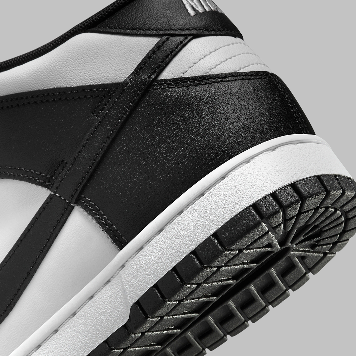 Nike Dunk Mid Panda: Phiên bản mới lạ chờ đón sự quan tâm từ giới yêu sneaker! - 8