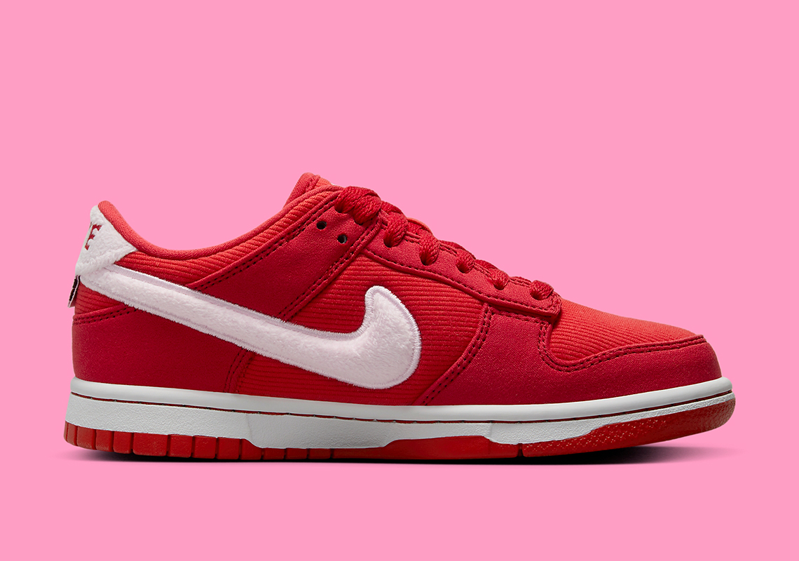 Nike Dunk Valentine's Day - 13