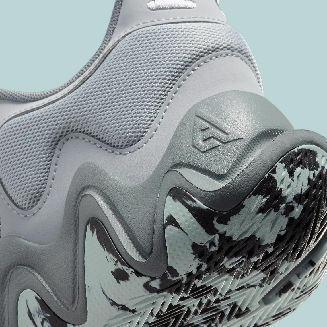 Nike Giannis Immortality 2 có màu sắc lạnh lẽo - 8