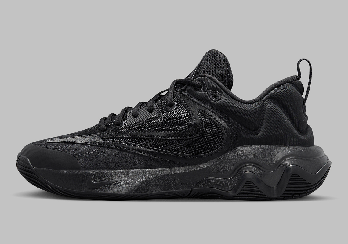 Nike Giannis Immortality 3 'Triple Black': Thêm Sự Lựa Chọn Cho Người Hâm Mộ Giannis - 3