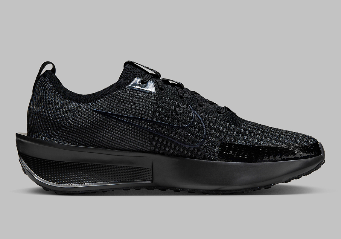 Nike Interact Run 'Triple Black': Đôi Giày Chạy Cực Kỳ Bền Vững - 3