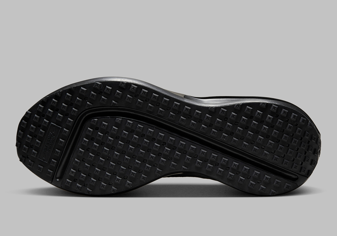 Nike Interact Run 'Triple Black': Đôi Giày Chạy Cực Kỳ Bền Vững - 5