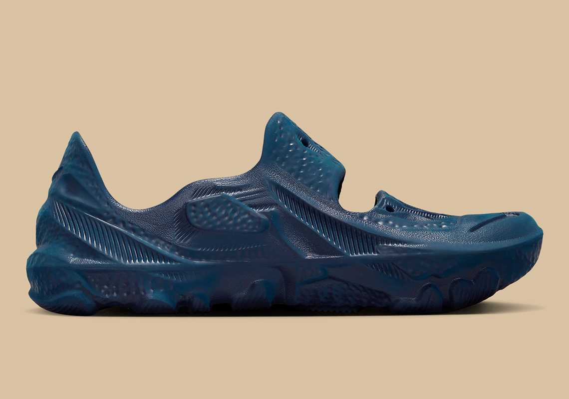 Nike ISPA Universal: Mẫu dép cổ điển mới với gam màu độc đáo - 3