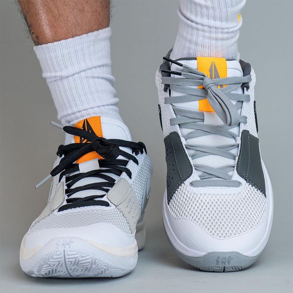 Nike Ja 1 Light Smoke Grey: Màu sắc không đối xứng cho giày sneaker chính thức đầu tiên của Ja Morant. - 10