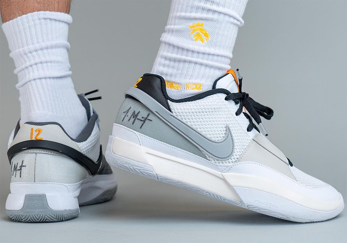Nike Ja 1 Light Smoke Grey: Màu sắc không đối xứng cho giày sneaker chính thức đầu tiên của Ja Morant. - 2