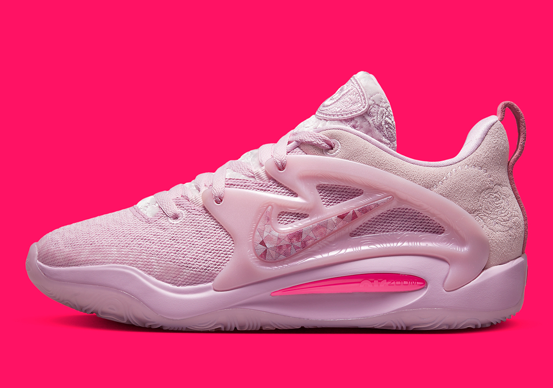 Nike KD 15 tiếp tục di sản Aunt Pearl với những bông hoa và swooshes ngọc trai - 2