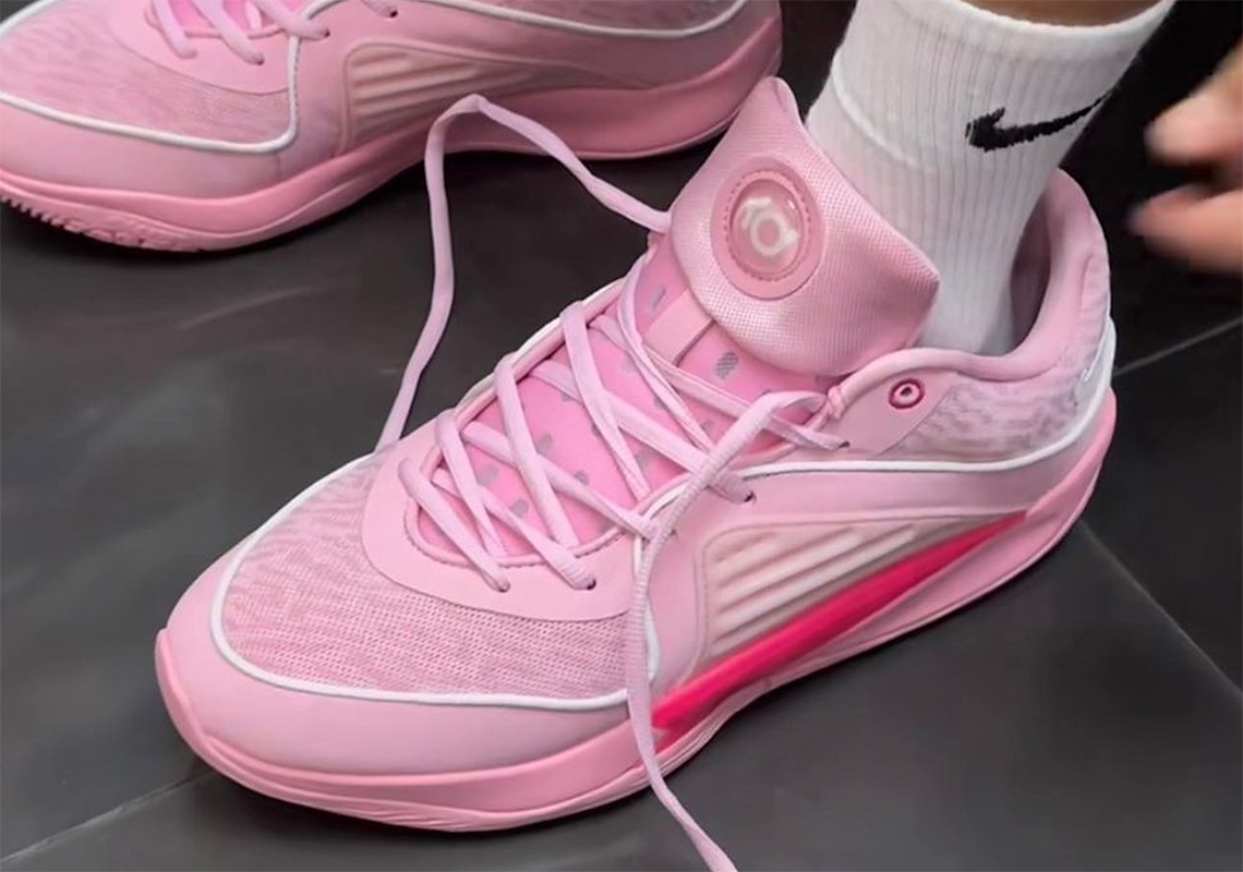 Nike KD 16 Aunt Pearl: Sự tôn vinh tình yêu và sức mạnh chống ung thư - 1