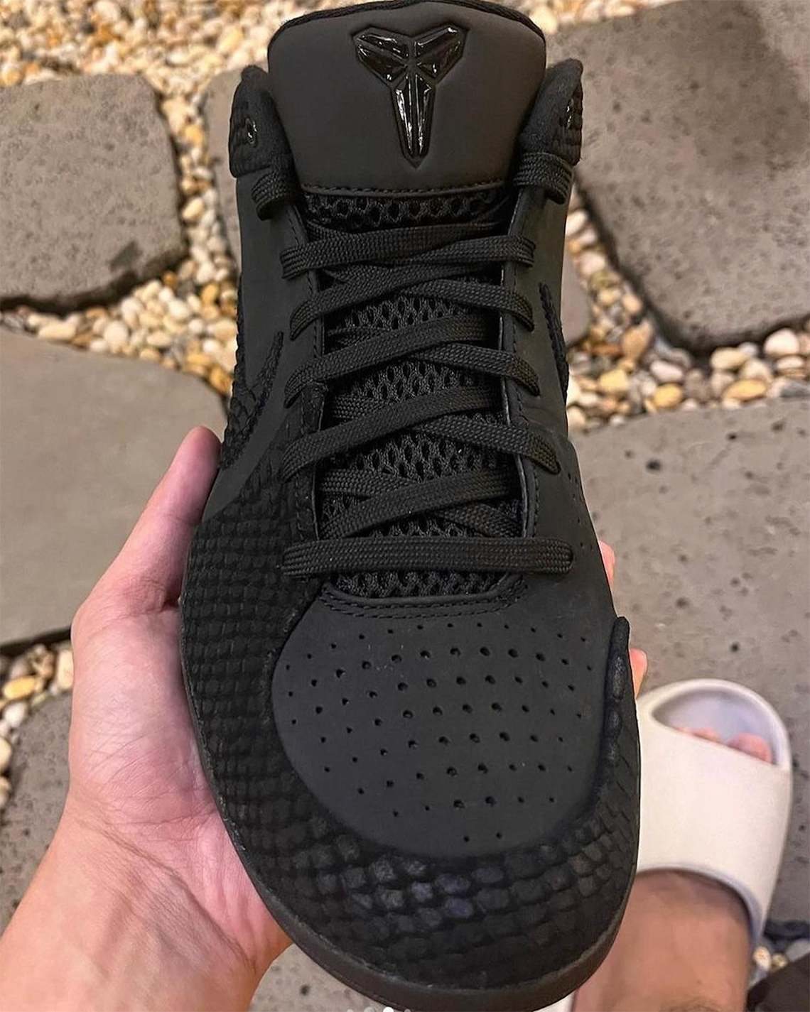 Nike Kobe 4 Protro 'Black Mamba': Sự Trở Lại Ấn Tượng của Đường Đua - 3