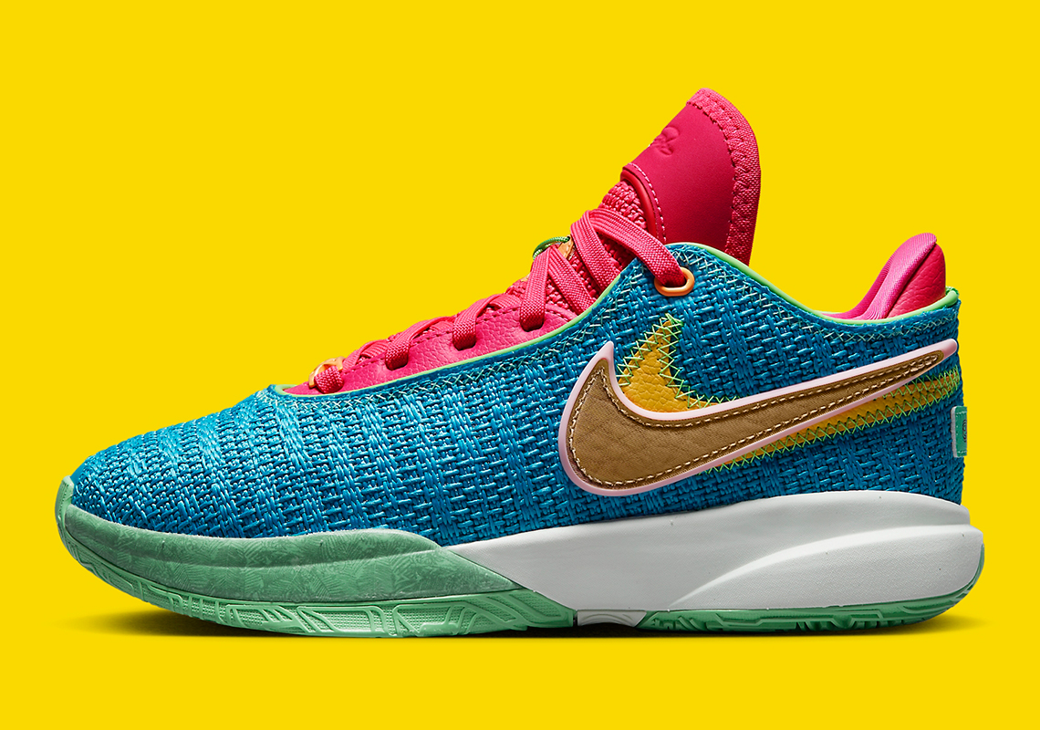 Nike LeBron 20 Laser Blue nhìn khá nặng nề với nhiều màu sắc - 2