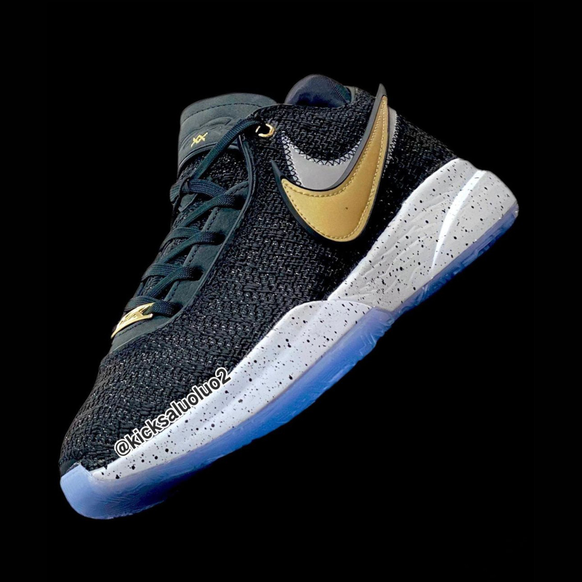Nike LeBron 20 xuất hiện trong sự kết hợp giữa màu đen và gold - 2