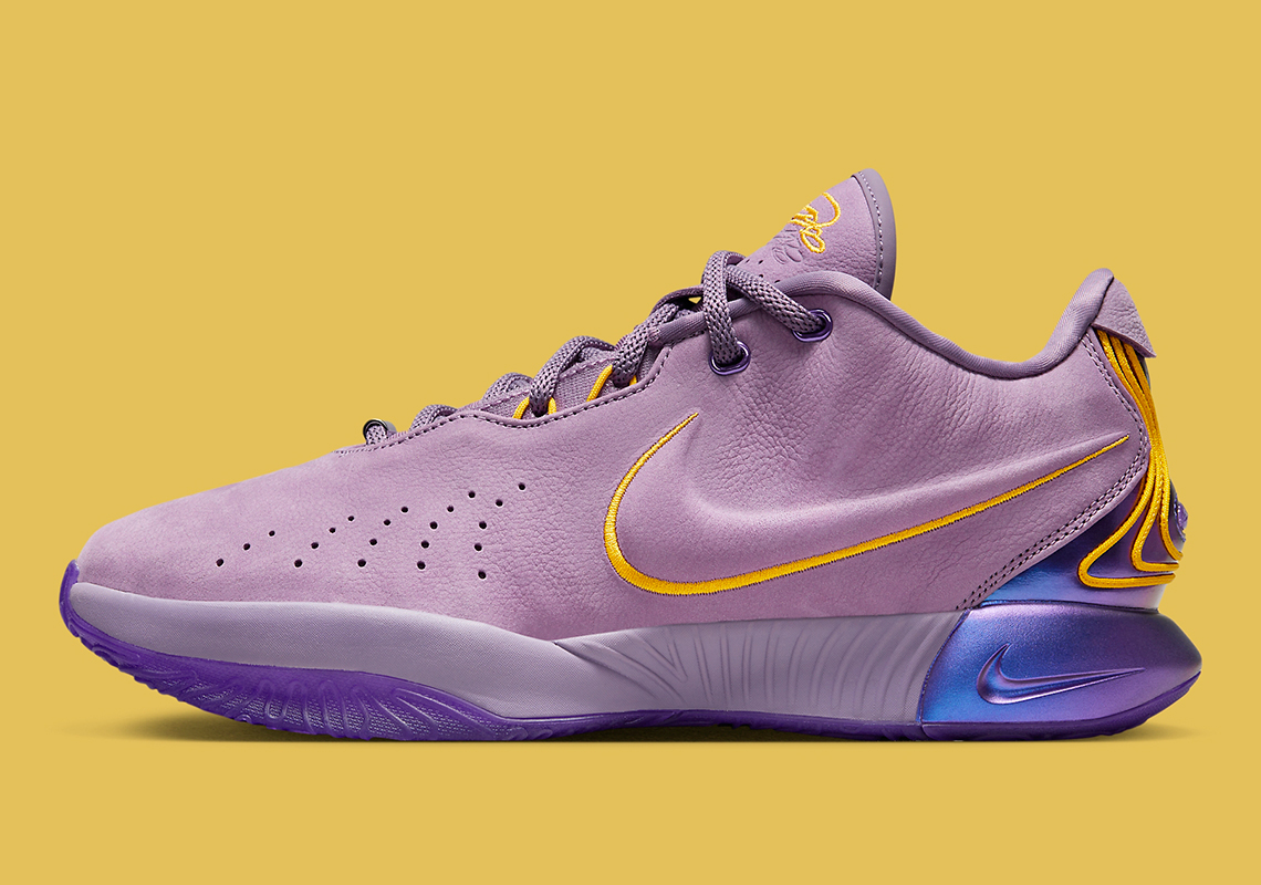 Nike LeBron 21 'Purple Rain': Sự Tôn Vinh Cho Hoàng Tử Của Nhạc Rock - 2
