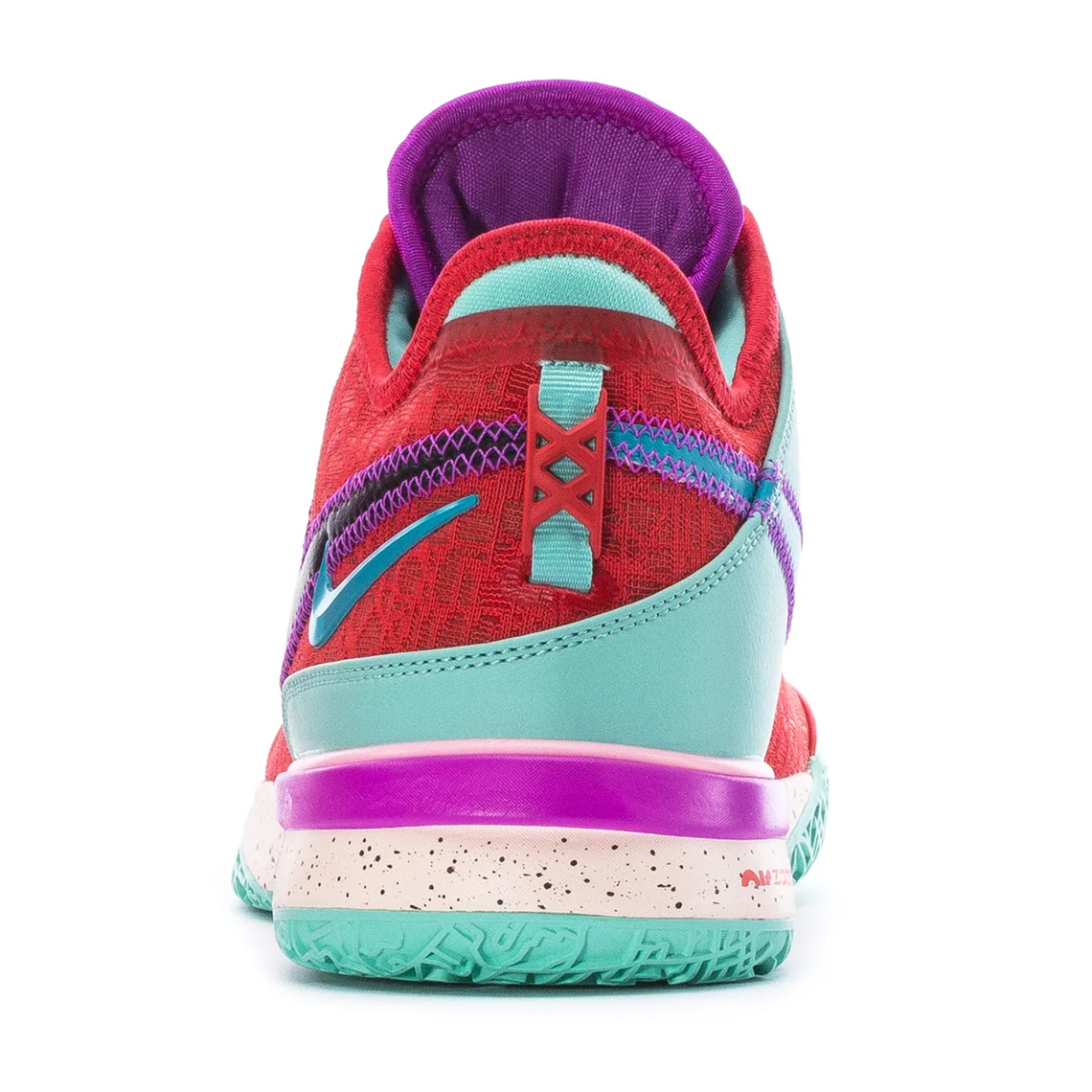 Nike LeBron NXXT Gen 'Track Red': Sự kết hợp mới đầy phấn khích cho năm đầu tiên đáng nhớ - 4